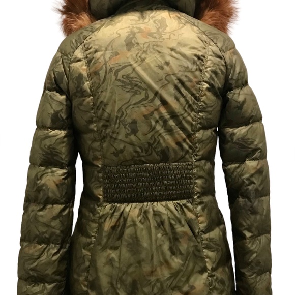 Luxury Parka designed by Margarita Voultsos - Head Designer of Canada Goose - Picture 5 of 7
